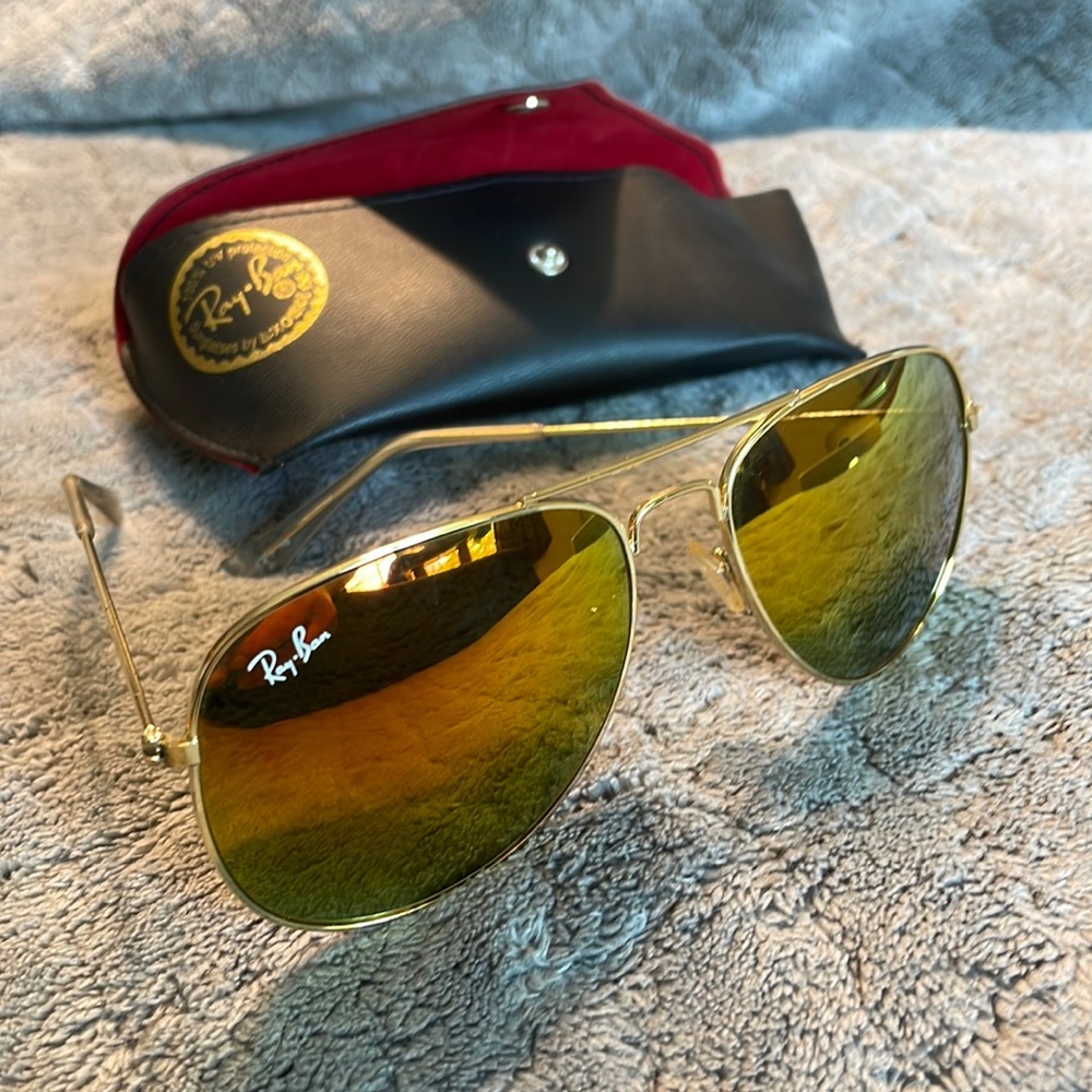 Vintage Unisex Ray-Ban Aviator Sunglasses!